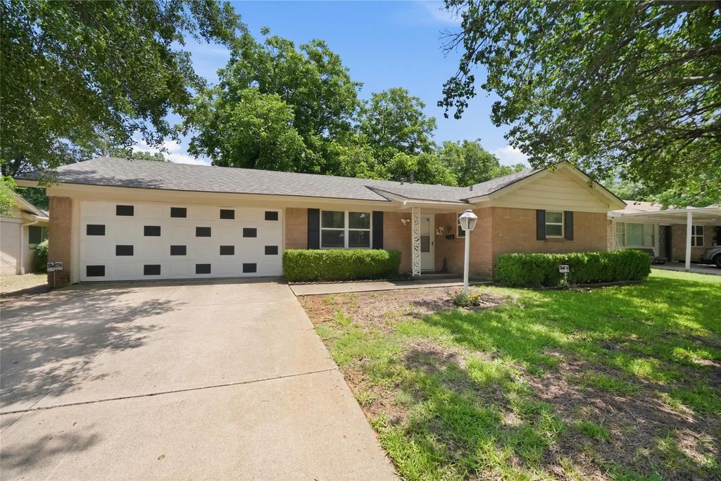 501 Simmons Drive, Euless