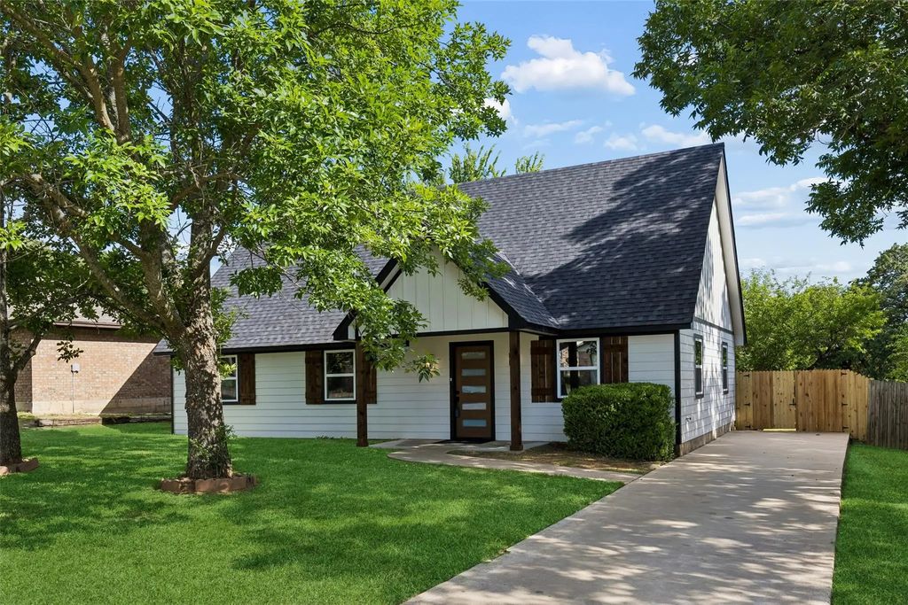 902 Melanie Lane, Keene
