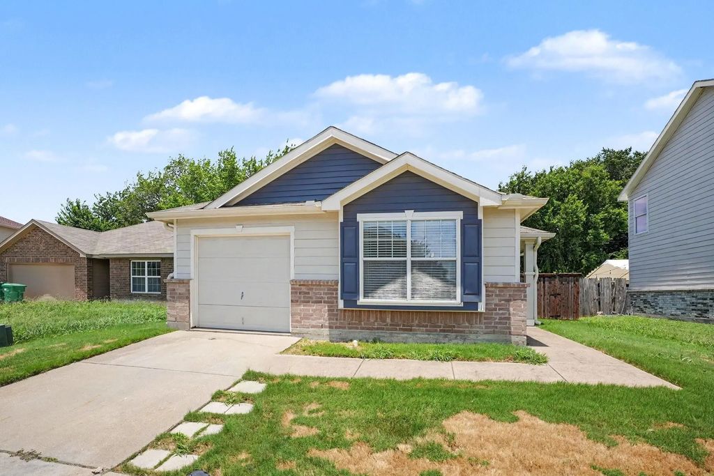 242 Turning Tree Road, Wilmer