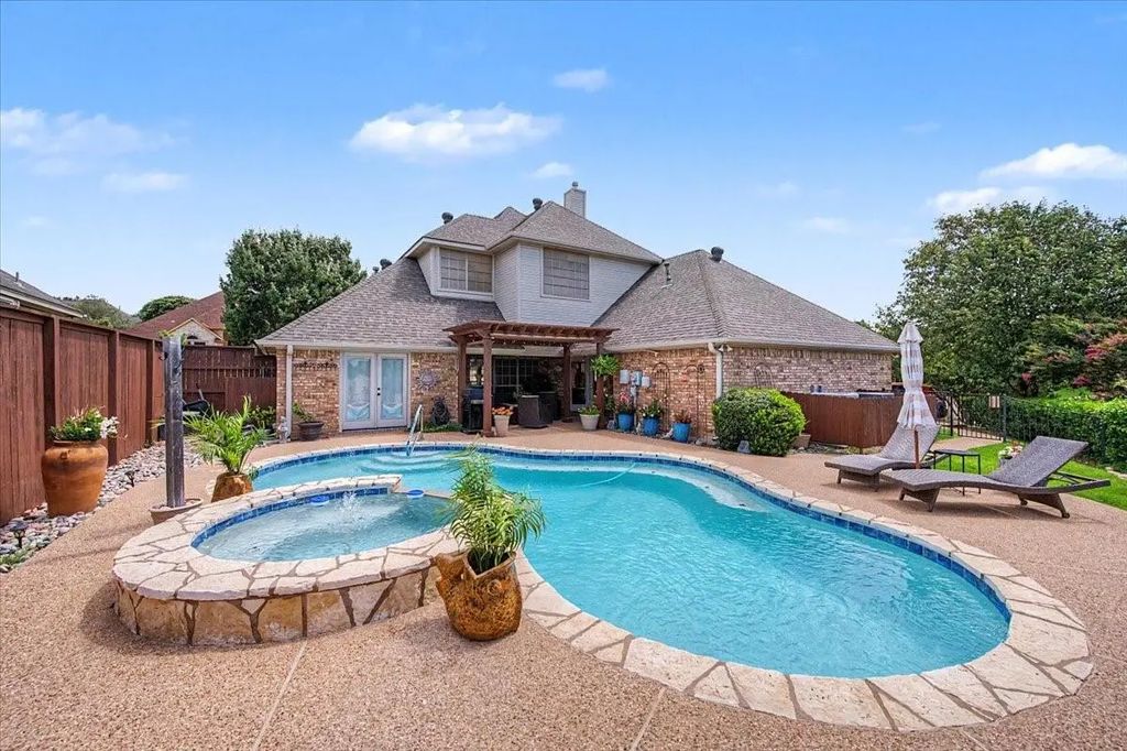 8820 Saint Annes Court, Fort Worth