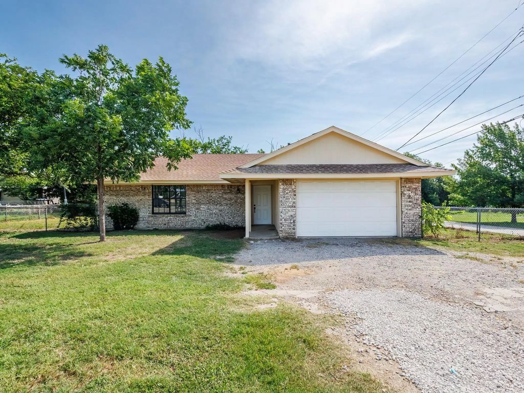2200 Main Boulevard, Brownwood