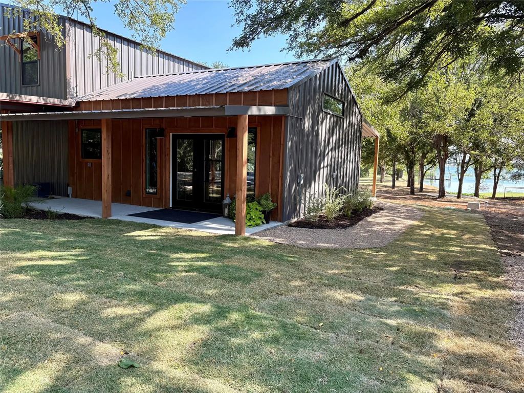 823 County Road 237, Eastland