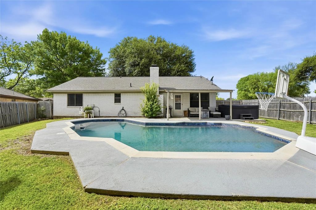 1701 Tobie Layne Street, Benbrook