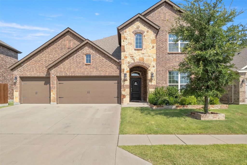 2816 Half Moon Road, Aubrey