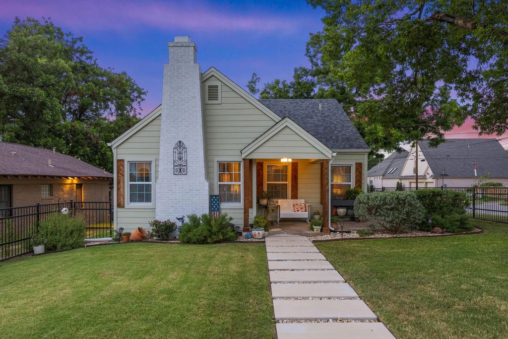 3800 W 6th Street, Fort Worth