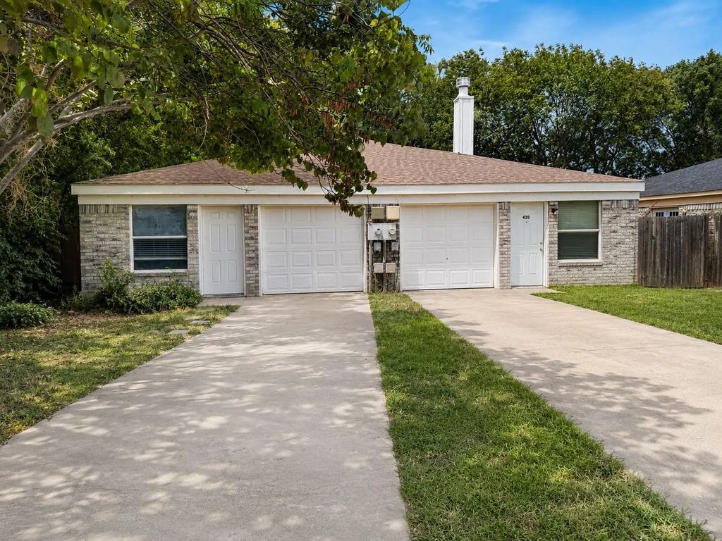 424 Casie Court, Denton