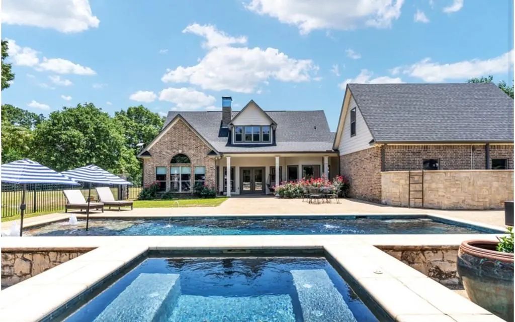 106 Timber Hill, Athens