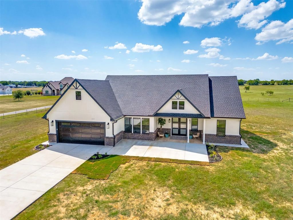 3150 Crisp Road, Ennis