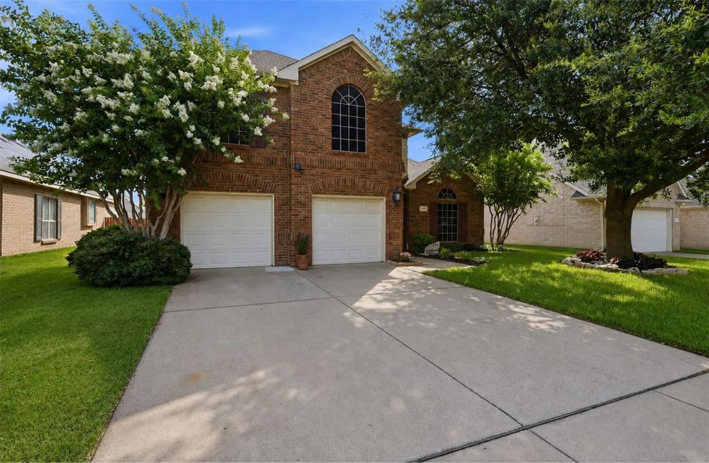 328 Tioga Street, Burleson