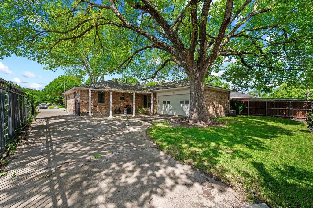 2536 Saint Francis Avenue, Dallas