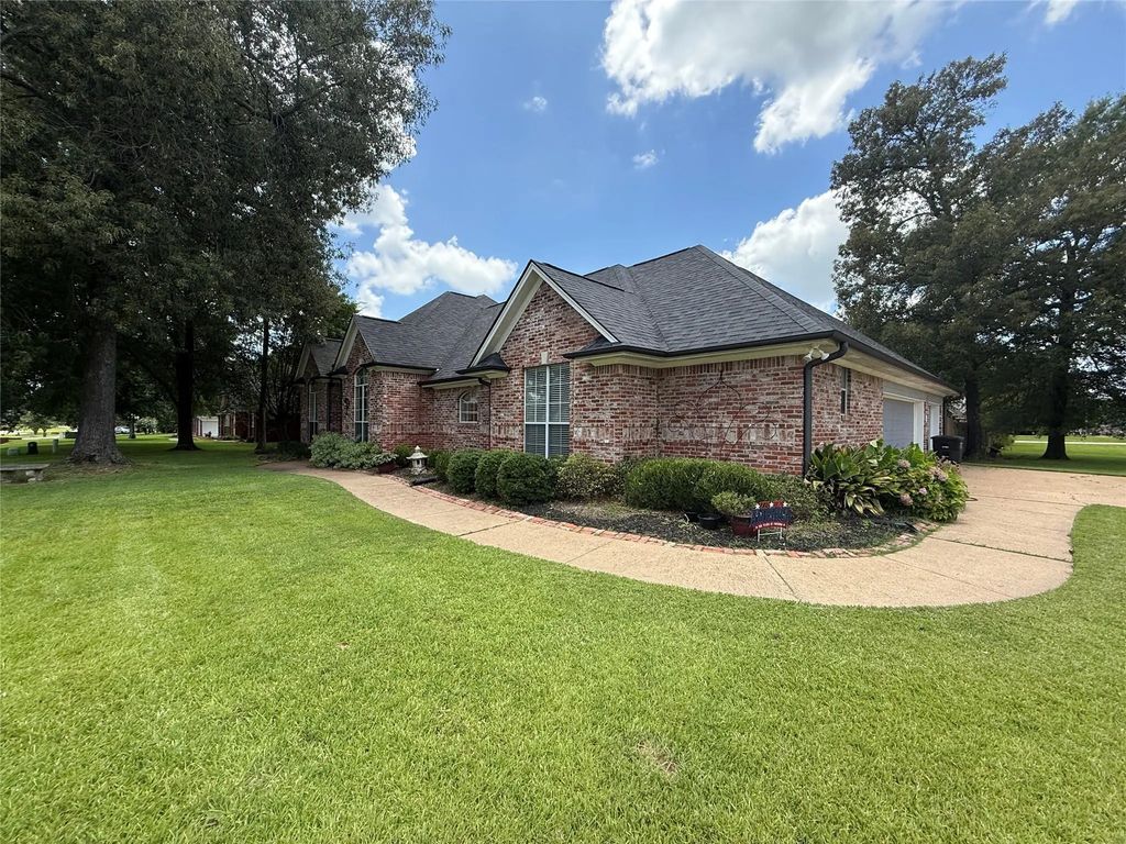 2100 Forest Hills Boulevard, Haughton