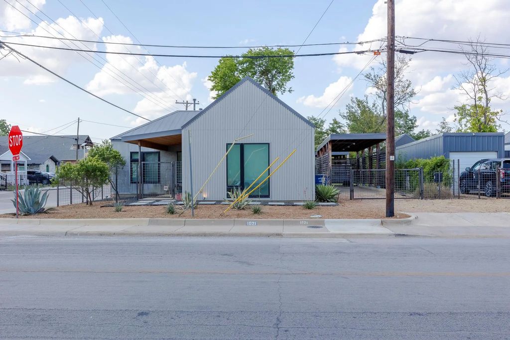 1021 Nomas Street, Dallas