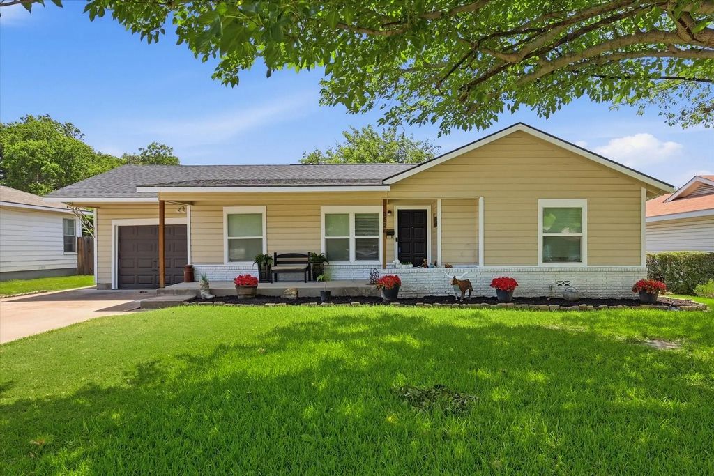 3528 Meadow Oaks Drive, Haltom City