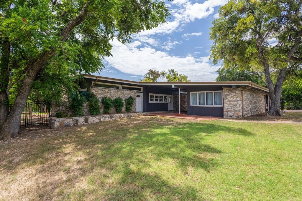 5411 Starlight Drive N, Fort Worth