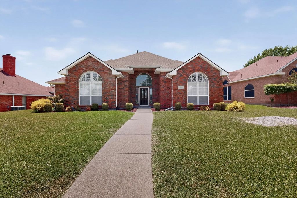 712 Regalwood Drive, DeSoto