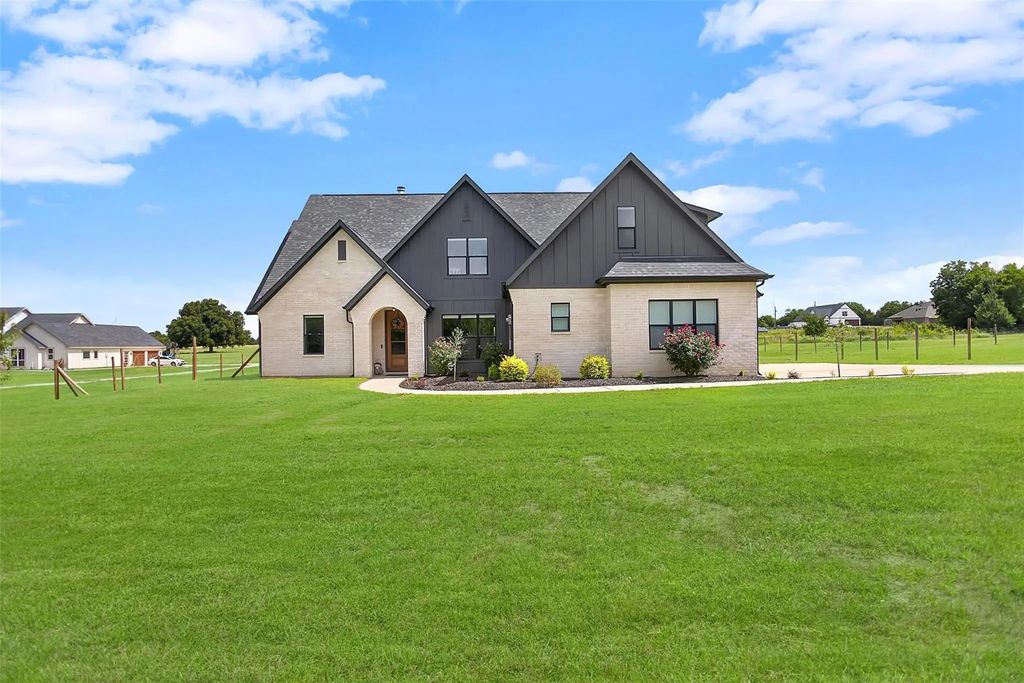 4640 County Road 1040, Celeste