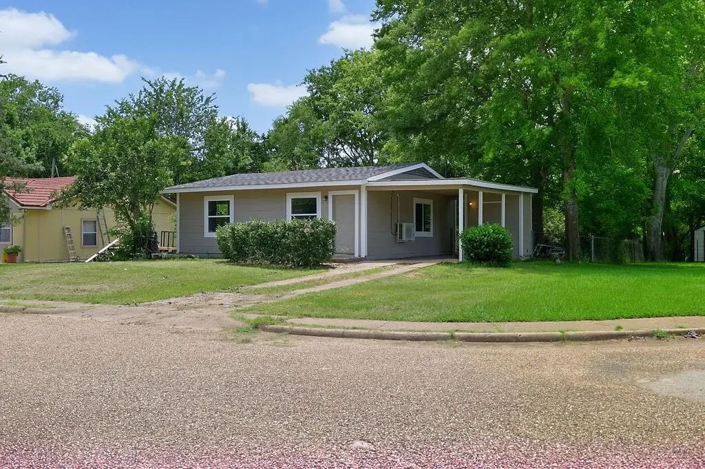 327 Randolph Street, Lone Star