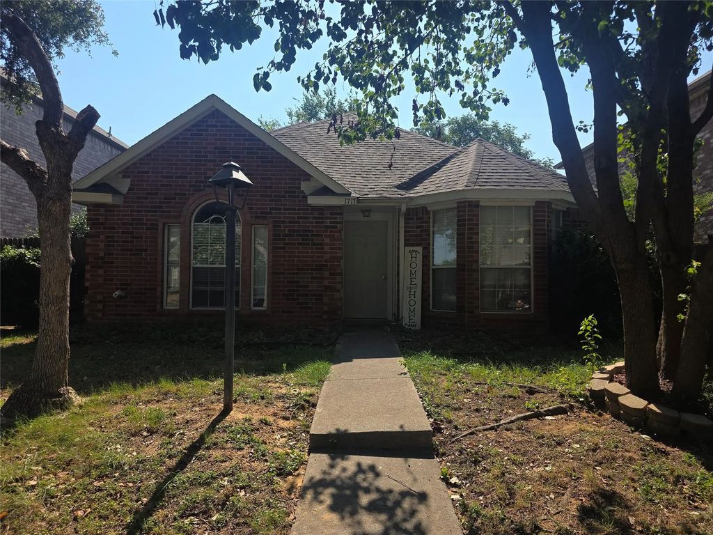 1717 Creekbend Drive, Lewisville