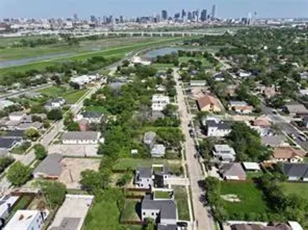 1703 Homeland Street, Dallas