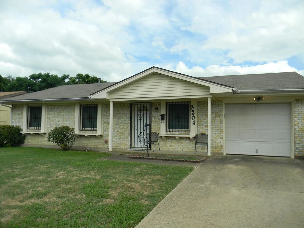 3204 Pacesetter Drive, Dallas