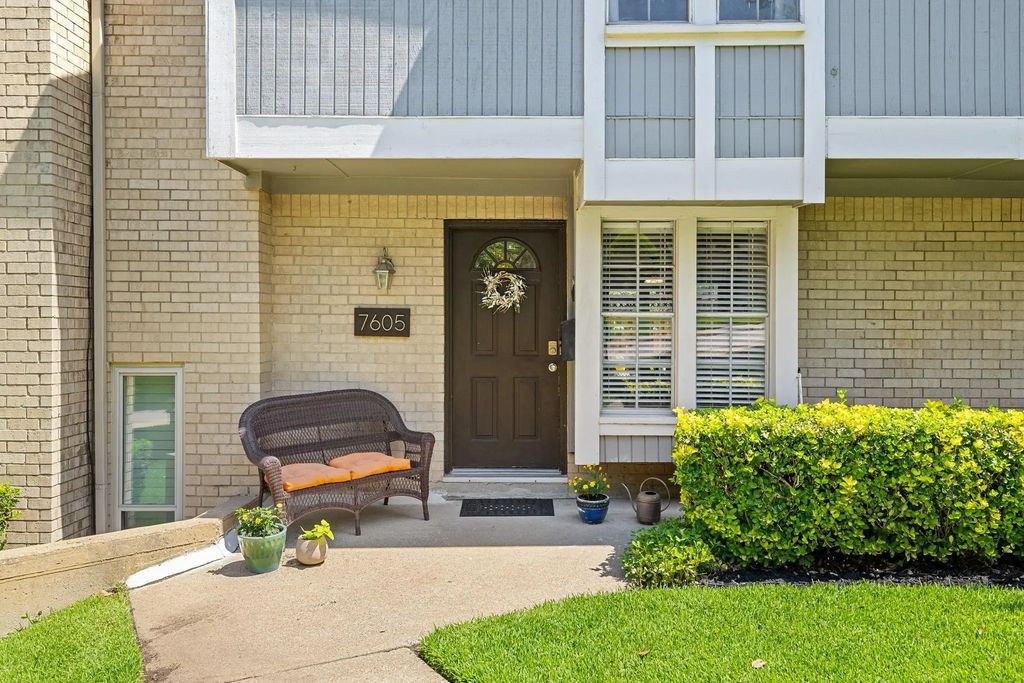 7605 Woodthrush Drive, Dallas