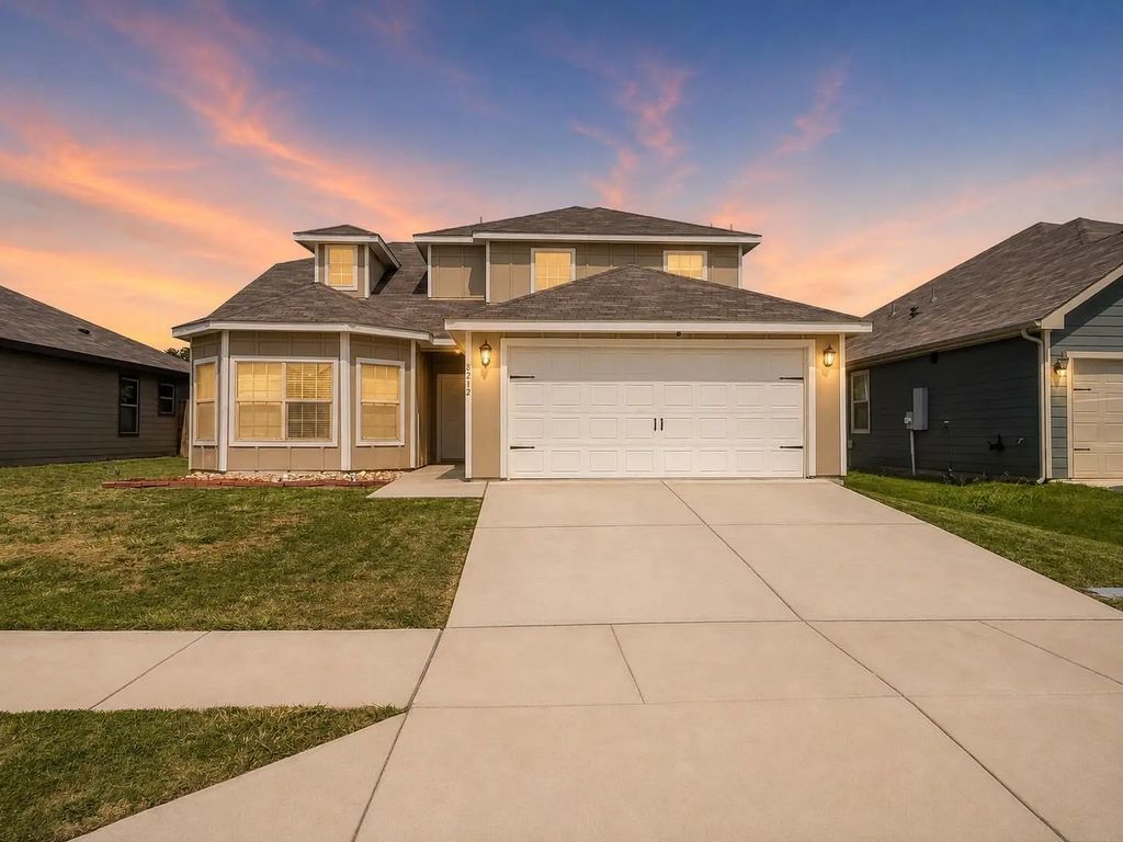 8212 Buck Mountain Pass, Fort Worth