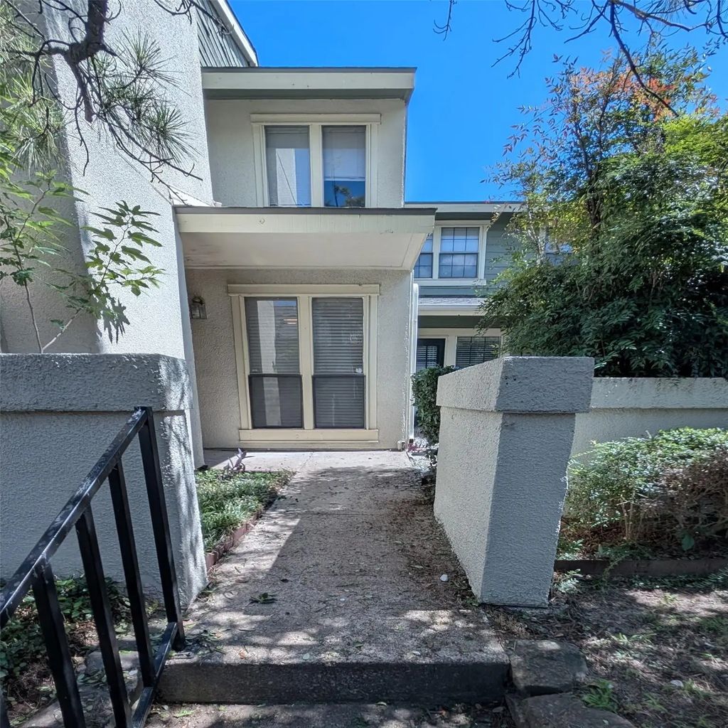 9613 Walnut Street 2105, Dallas