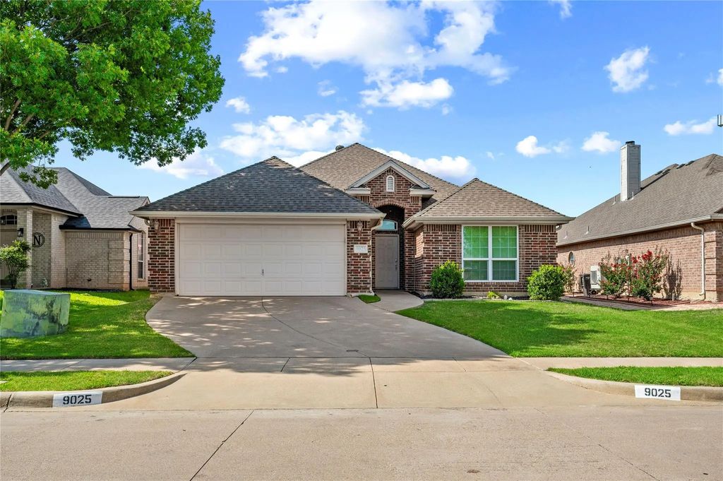 9025 River Falls Drive, Fort Worth