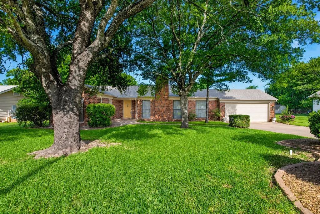 202 S Tower Street, Weatherford