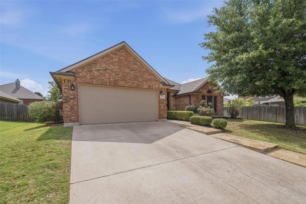2233 Caroline Drive, Weatherford