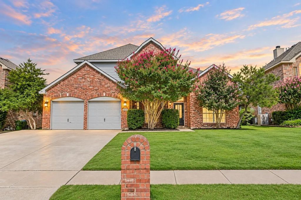 2225 Kings Forest Lane, Flower Mound