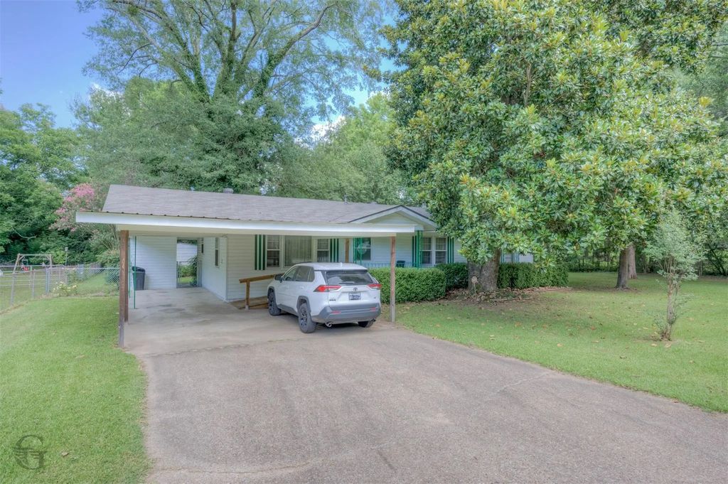 311 Greenwood Street, Mooringsport