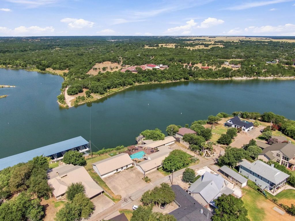 311 County Road 1710, Clifton