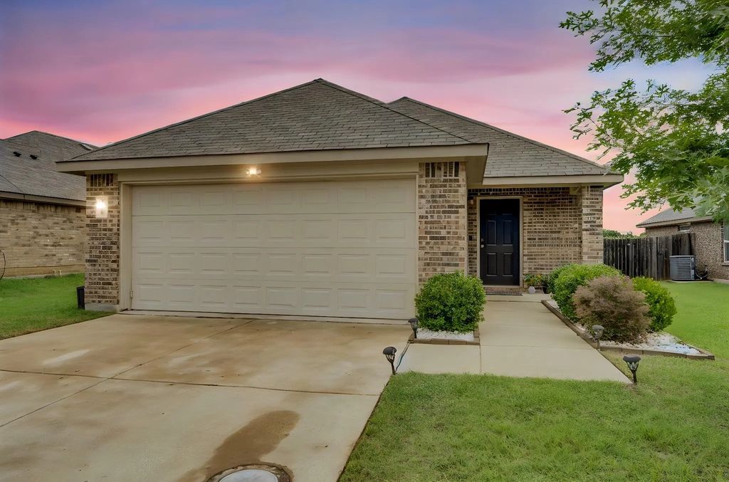 3308 Robin Road, Ennis