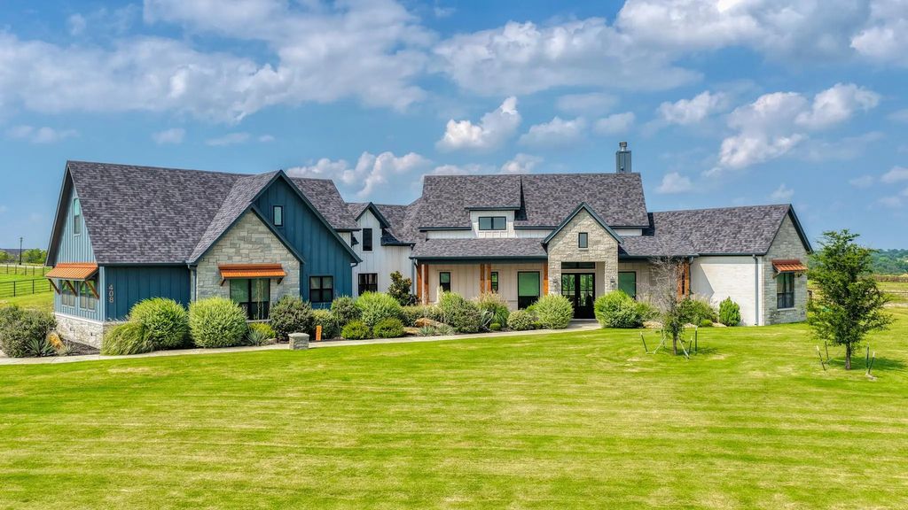 408 Royal Santana Run, Weatherford