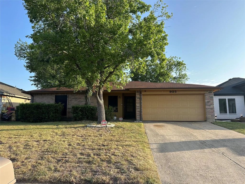 925 Woodcrest Drive, Lancaster