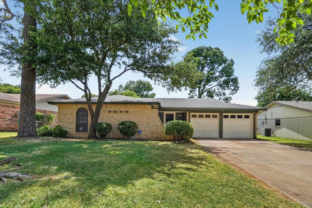 2512 Bent Tree Lane, Arlington