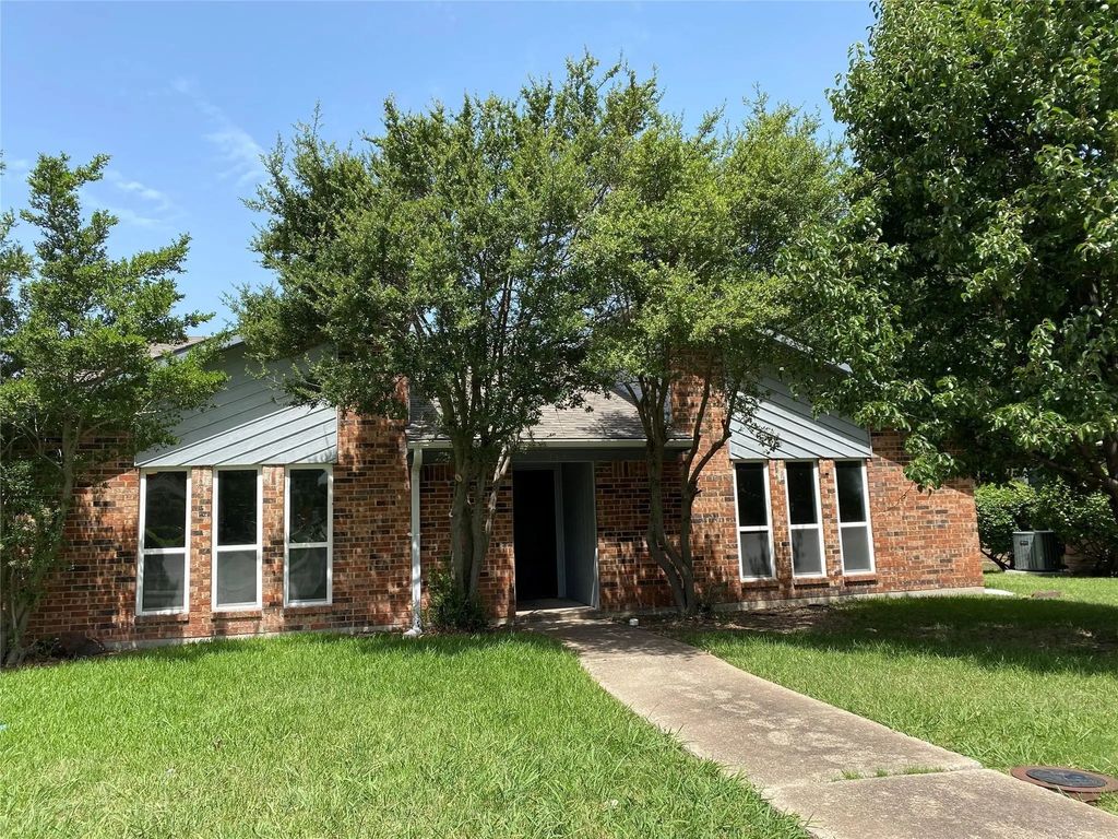 161 S Heartz Road, Coppell