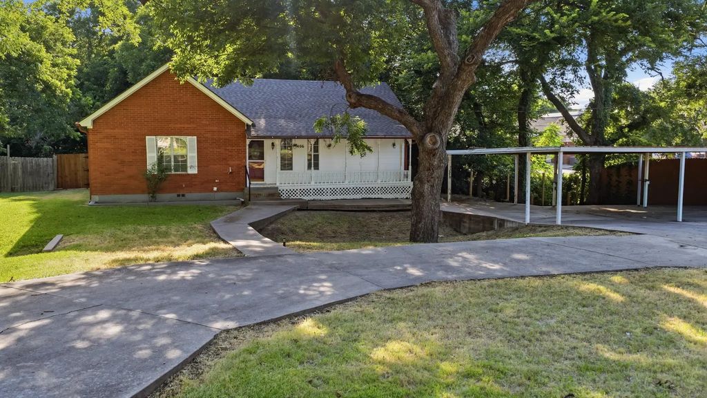 1406 S Elm Street, Weatherford