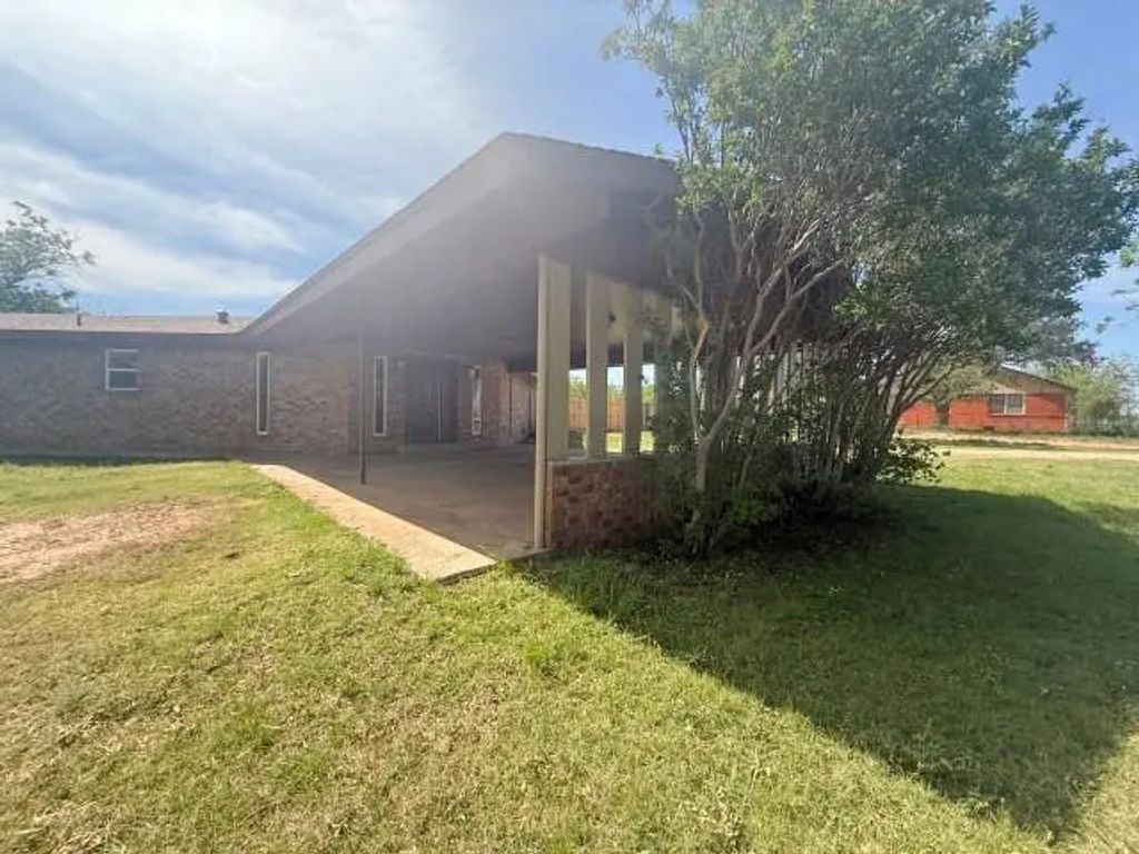 1147 Graves Road, Snyder