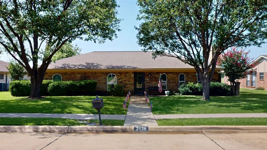 2138 Wellington Drive, Grand Prairie