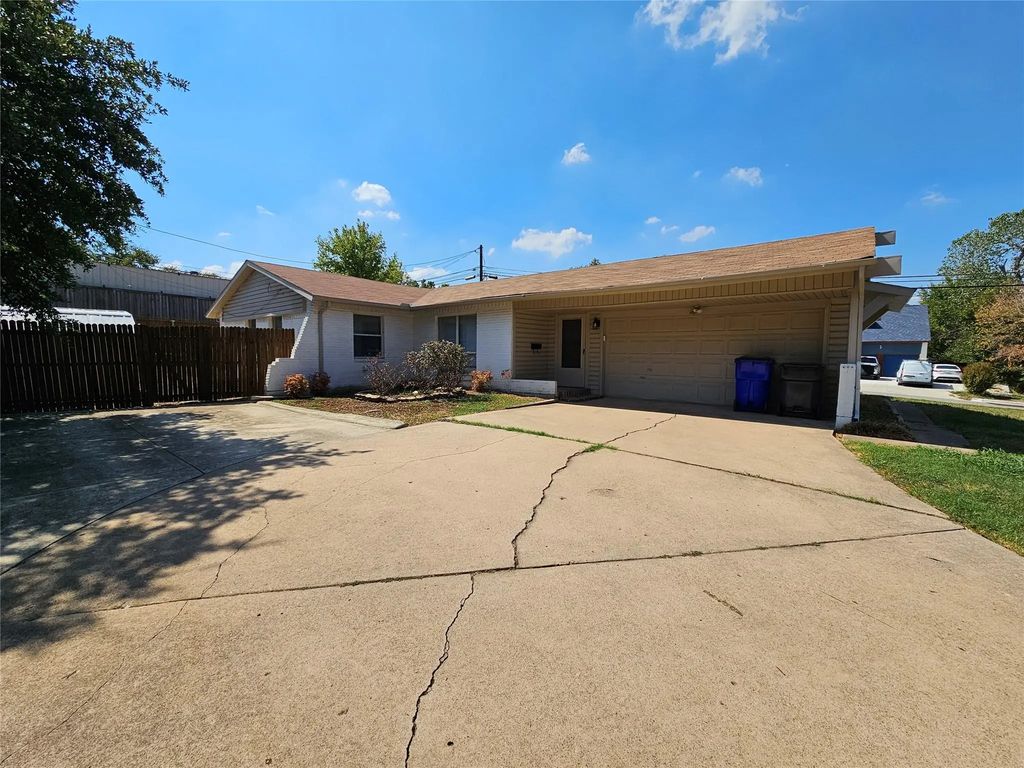 2906 Candlewick Lane, Farmers Branch