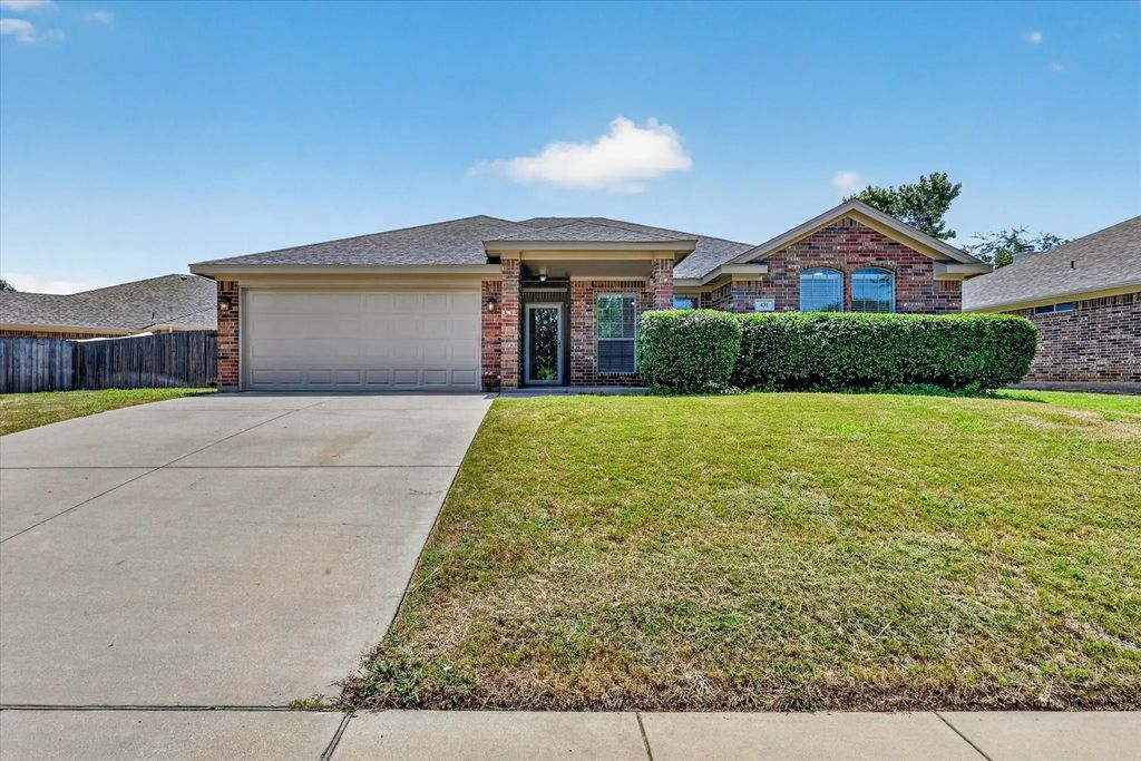 431 Nutmeg, Burleson