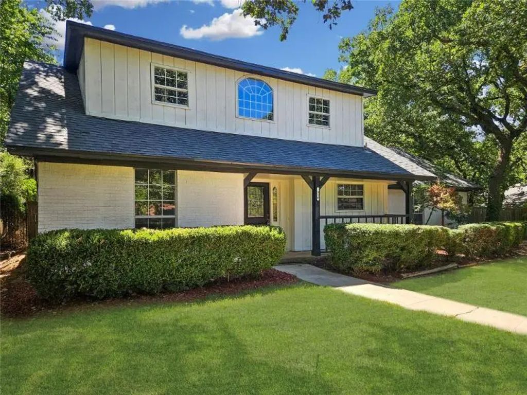 1914 Emerson Lane, Denton