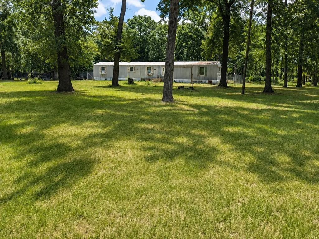 500 County Road 2405, Kemp
