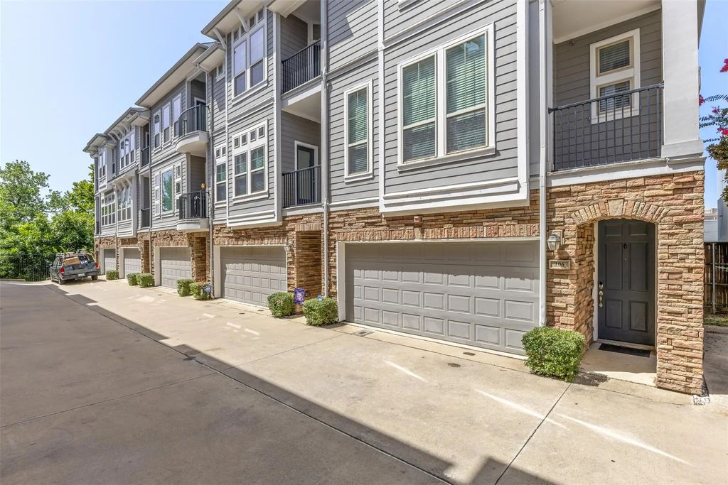 2326 Stutz Drive 106, Dallas