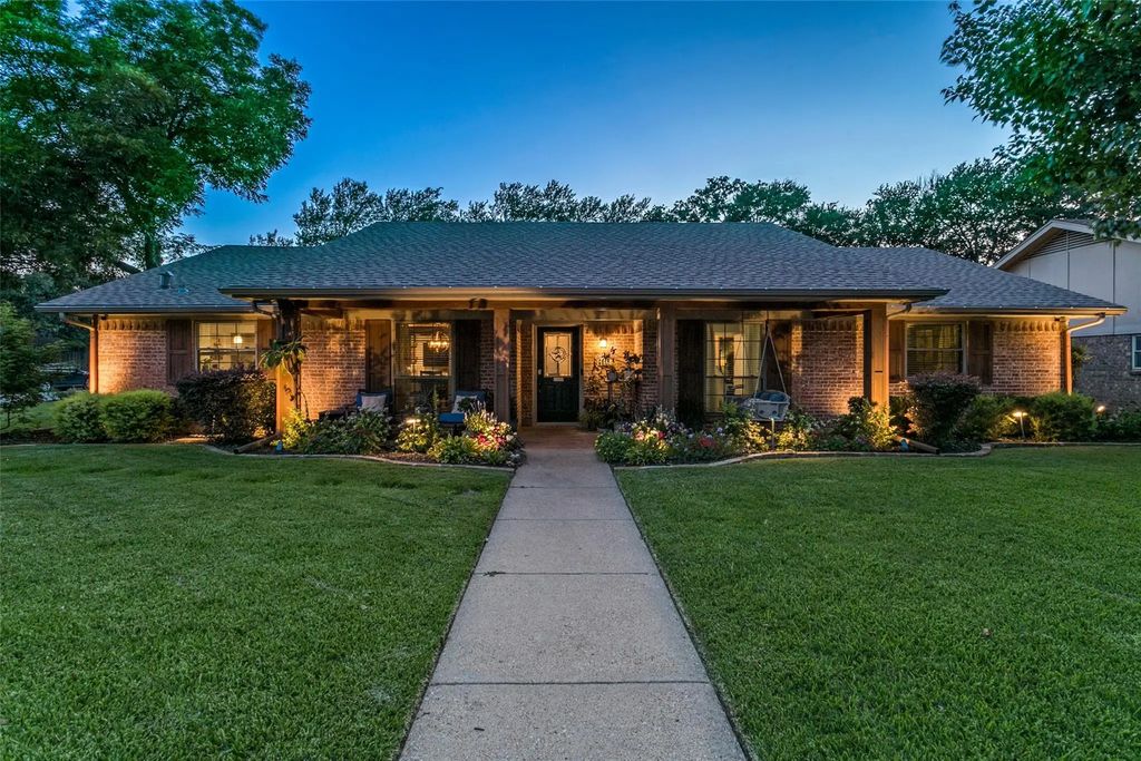 2845 Autumn Drive, Hurst