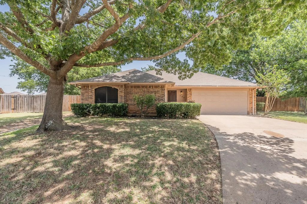 700 Mann Court, Cleburne