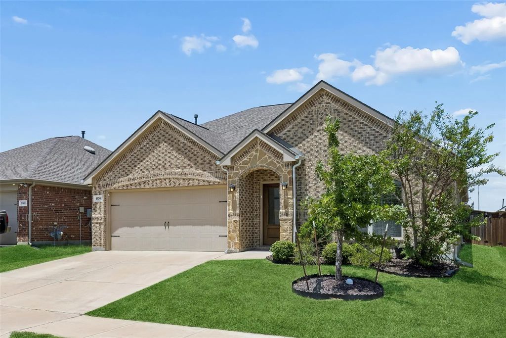 9105 Silver Dollar Drive, Fort Worth