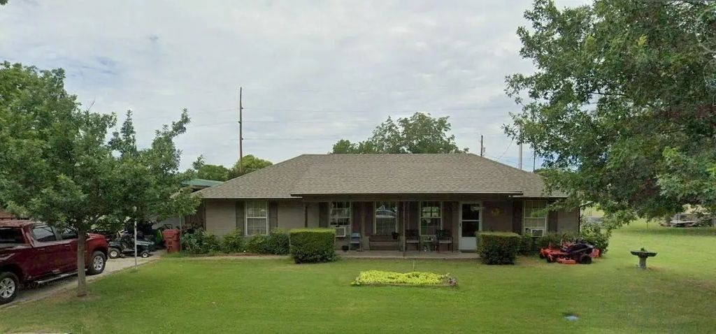500 E Houston Street, Leonard